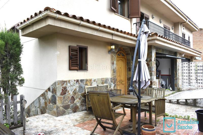 Foto d9c8975d-2ae5-4385-be03-13e10178db89. Casa bifamiliare con camino riscaldamento parcheggio in Tiana