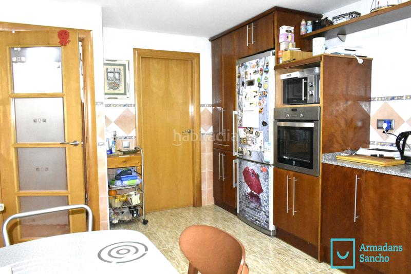 Foto ddc14d3e-bf6f-45d2-b8cf-bedbf5ce5b64. Casa bifamiliare con camino riscaldamento parcheggio in Tiana