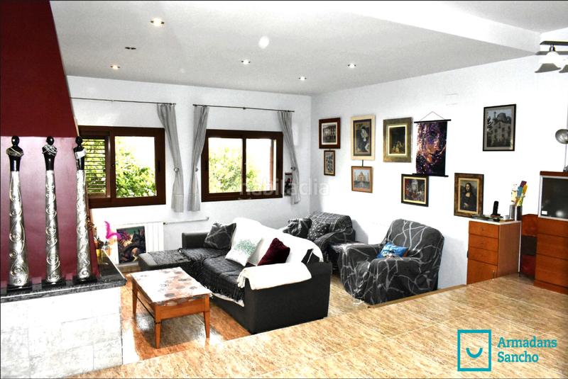 Foto fb6be651-f975-48a6-a0d5-540d8aa7cbd7. Casa bifamiliare con camino riscaldamento parcheggio in Tiana