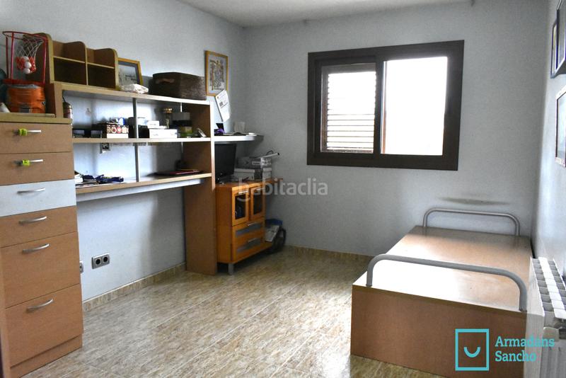 Foto fd23aeb1-8c09-48ff-9cfc-0907874be208. Casa bifamiliare con camino riscaldamento parcheggio in Tiana