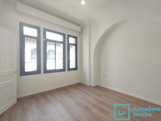 Alquiler Piso  Via laietana. Piso recién reformado en el born
