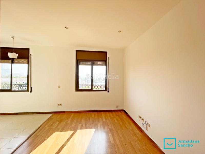 Foto 3c571892-2866-4581-9add-a8bd3bfdf195. Piso en carrer de berenguer mallol 5 piso con vistas al mar en Barcelona