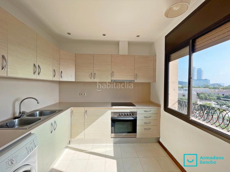 Foto 7e16d4bf-a62c-4a77-b379-cf0eccf1c491. Piso en carrer de berenguer mallol 5 piso con vistas al mar en Barcelona