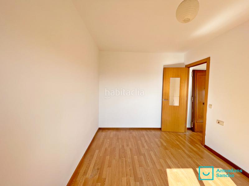 Foto f8334d30-9cd0-4f26-b530-8c544b41e35f. Piso en carrer de berenguer mallol 5 piso con vistas al mar en Barcelona