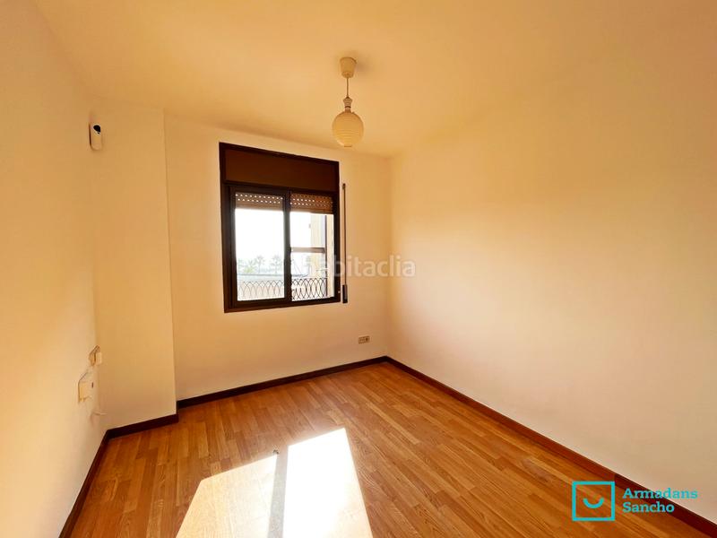 Foto fb0e8f49-4cff-4b18-8bf7-6840f49abe9f. Piso en carrer de berenguer mallol 5 piso con vistas al mar en Barcelona