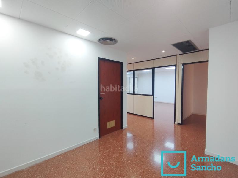 Foto 38de003e-e6b5-4be6-963d-fa3b23964810. Alquiler oficina  en alquiler en pau claris en Barcelona