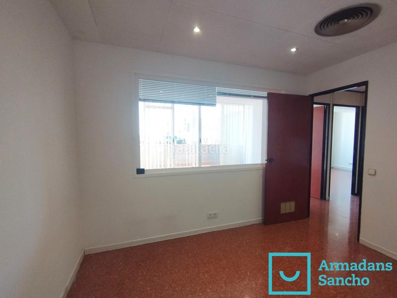 Foto 43b3d01e-3c33-4abf-bcf7-9f7d4d89f5aa. Alquiler oficina  en alquiler en pau claris en Barcelona