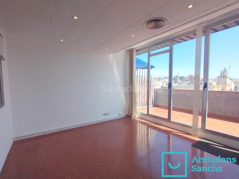 Foto 729b26d4-9492-4157-a386-d4b05a986752. Alquiler oficina  en alquiler en pau claris en Barcelona