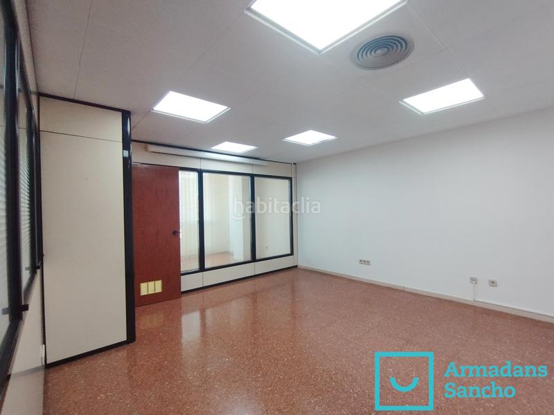 Foto 73af2c15-de2a-4e84-a046-2d67a2074628. Alquiler oficina  en alquiler en pau claris en Barcelona