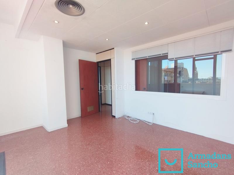 Foto f56af696-5a10-4bfe-8866-1bdc52f820ce. Alquiler oficina  en alquiler en pau claris en Barcelona