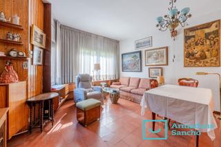 Appartement à Carrer d'aribau 176. Piso exterior con balcón terraza en eixample esquerra