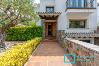 Maison à Carrer pompeu fabra 10. Exclusivo chalet de estilo montañés con encanto único.