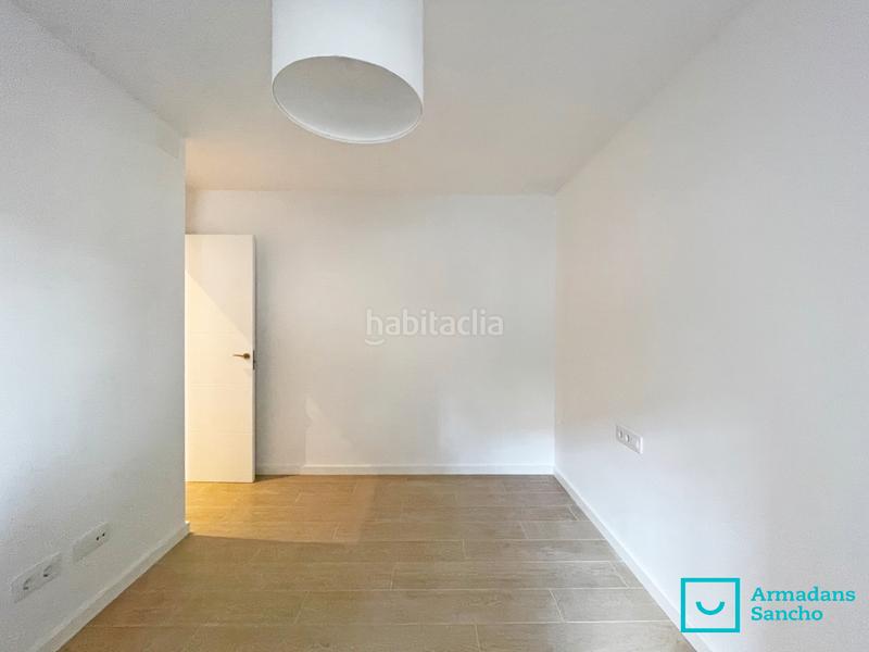 Foto 1f7cfa5a-1ed2-4d0f-8a94-be59b3b4e7f0. Planta baja en carrer de berenguer mallol 5 en Barceloneta Barcelona
