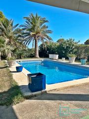 Casa  Ronda del mar 13. Casa a primera línea de mar con jardín y piscina privada