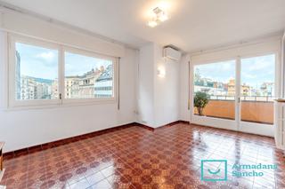 Flat  Carrer de la granada del penedès 19. Piso exterior con terraza en galvany
