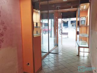 Rent Business premise in Passeig maragall 88. Local comercial en paseo maragall