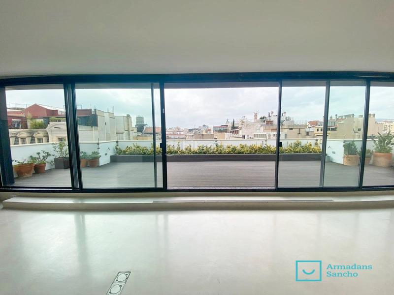 Foto 011cf82a-3303-4a1f-82a5-00def1623c68. Rent office space in carrer de roger de llúria 44 in Barcelona