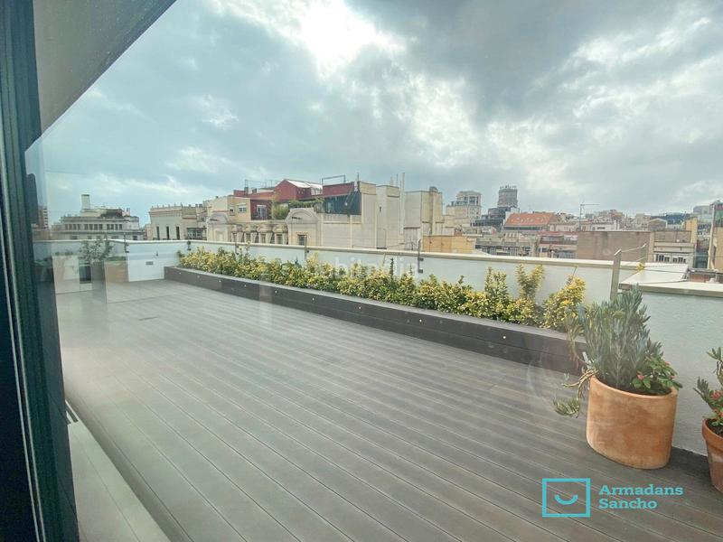 Foto 71b336fa-1457-40e3-b3ab-78d5d13cb675. Rent office space in carrer de roger de llúria 44 in Barcelona