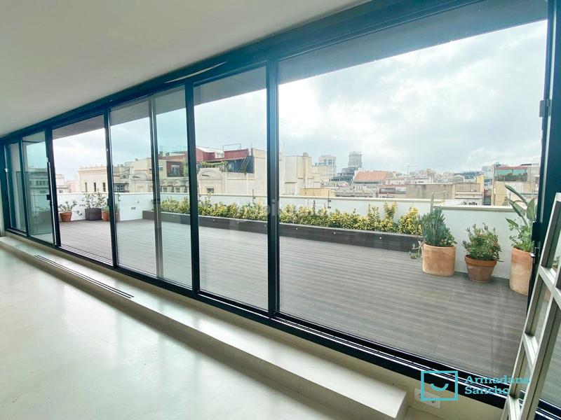 Foto 31b9cdd5-982f-40df-acb0-e0503034219a. Alquiler oficina en carrer de roger de llúria 44 en Barcelona