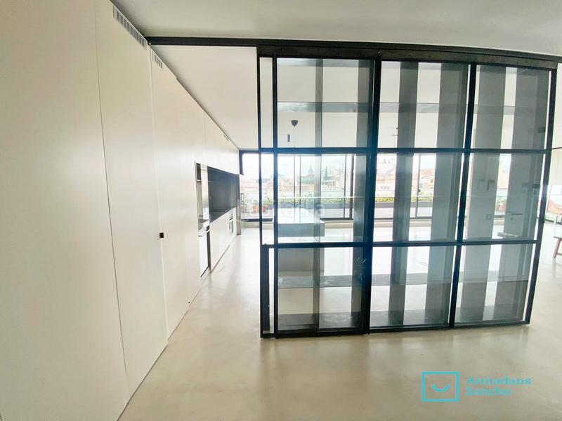 Foto c4840bfc-c7d9-4a54-bdc7-74f9bbc78014. Alquiler oficina en carrer de roger de llúria 44 en Barcelona