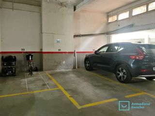 Car parking in Carrer de Pi i Margall 98