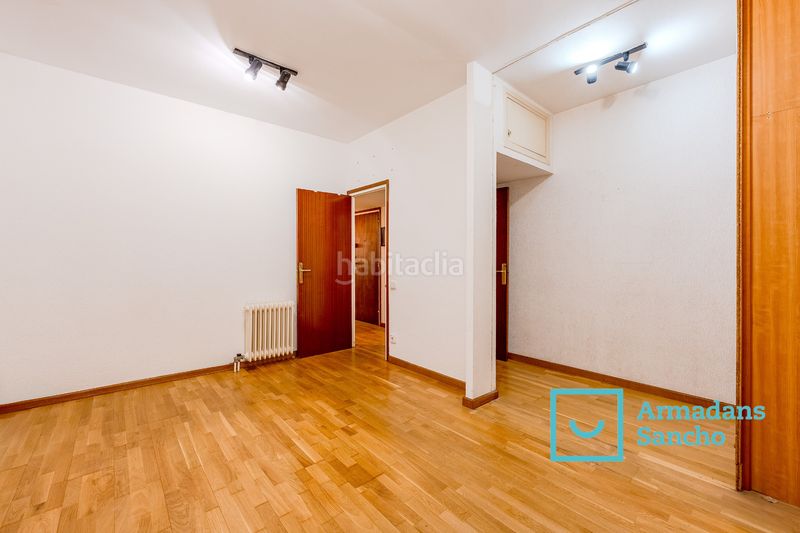 Foto b2eb6c9f-2bd2-4a62-a371-dd1c0faf71eb. Piso en carrer de pau alsina 71 exclusiva vivienda con balcón y patio privado – amplitud, funcionalidad y gran potencial en Barcelona