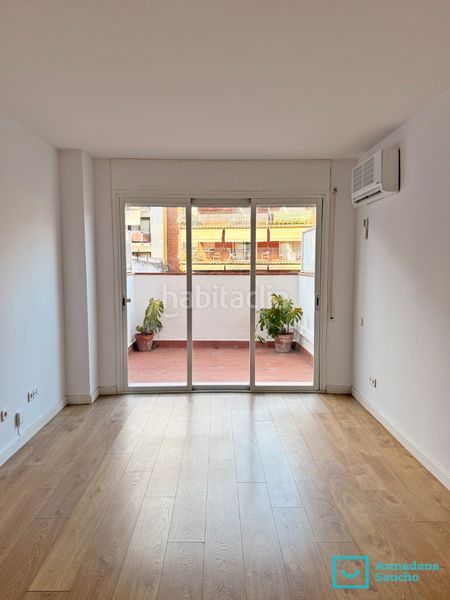 Foto 52a7f1ea-9d0e-40f4-9db3-78ab8e7b1399. Location duplex avec parking dans Putget - Farró Barcelona