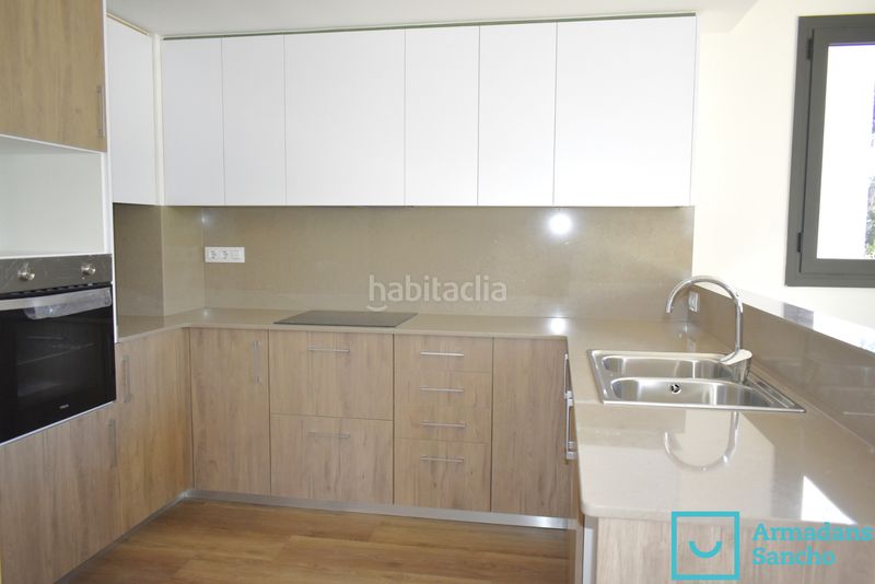 Foto 5a940d41-47f8-42b5-89aa-7e20529e80b0. Alquiler piso en carrer valència 4 piso de obra nueva de 108 m² con terraza y parking en Tiana