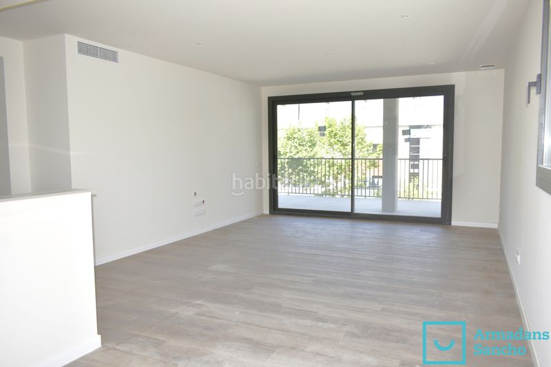 Foto bdcee6a4-d886-43bb-8b30-d9e8112e6b54. Alquiler piso en carrer valència 4 piso de obra nueva de 108 m² con terraza y parking en Tiana