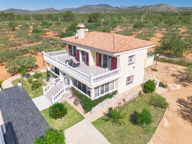 Foto c785c78a-0f40-45ad-8303-5bec5ccd48c0. Haus mit heizung pool in Ampolla (L´)