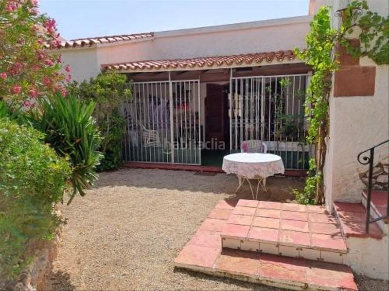 Foto b3d1c310-cc40-47fb-803c-4dbe22a664ed. Casa amb aparcament piscina a Centre Miami Platja