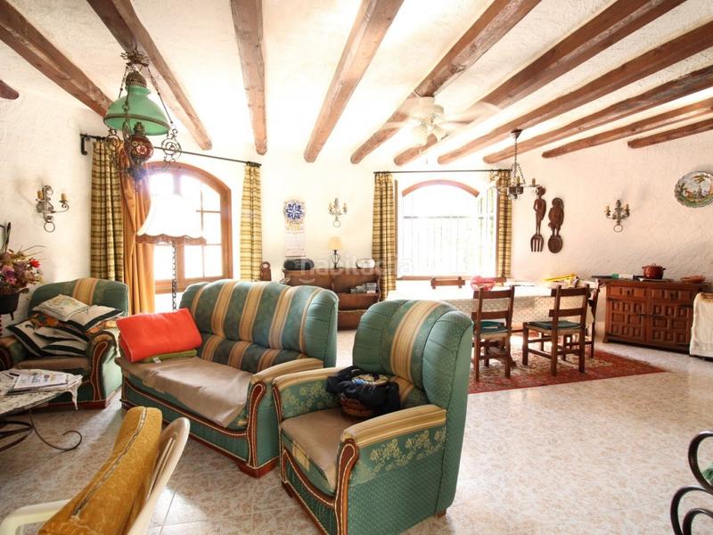 Foto cf55ff33-d442-4b1e-886a-b1f156198640. Casa amb aparcament piscina a Centre Miami Platja