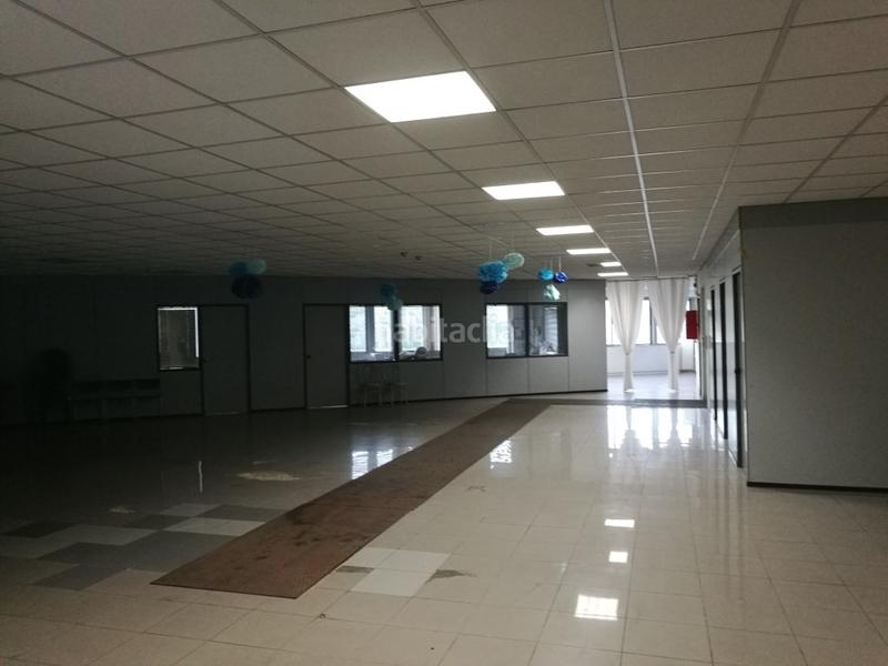 Foto b90d1fea-6a4a-449f-b31e-0526c9d96786. Capannone industriale in poligono industrial-comercial montigala de Badalona. 56 in Badalona