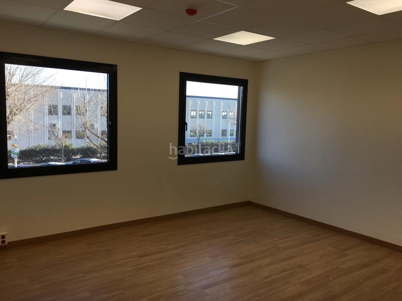 Foto 8280d301-644e-42e9-9c31-f6568a110864. Rent industrial building in poligono gran via sur in Hospitalet de Llobregat (L´)