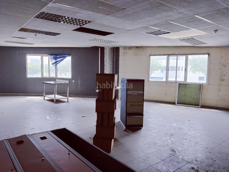 Foto cef1514a-5119-4ba8-beaa-2c3d6e30a105. Affitto capannone industriale in poligono pedrosa in Hospitalet de Llobregat (L´)