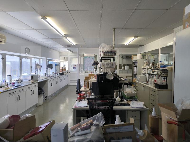 Foto 514477c1-dd95-45b3-835a-97d8884a0113. Affitto capannone industriale in Bon Pastor Barcelona