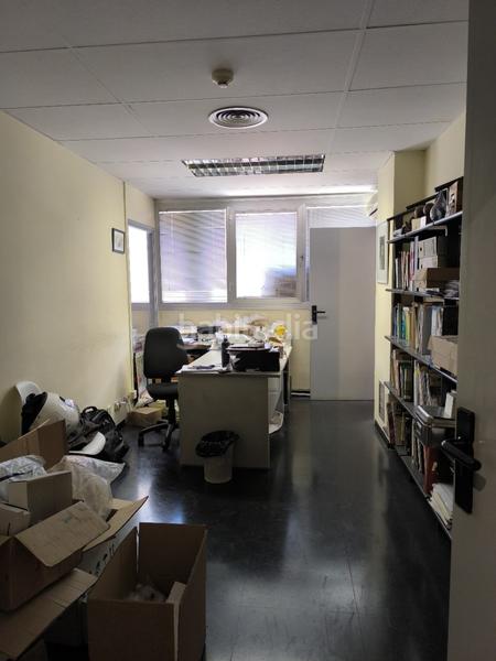 Foto e000c7b7-c0d0-4eec-b301-9ef9cc17a1cb. Rent industrial building in Bon Pastor Barcelona