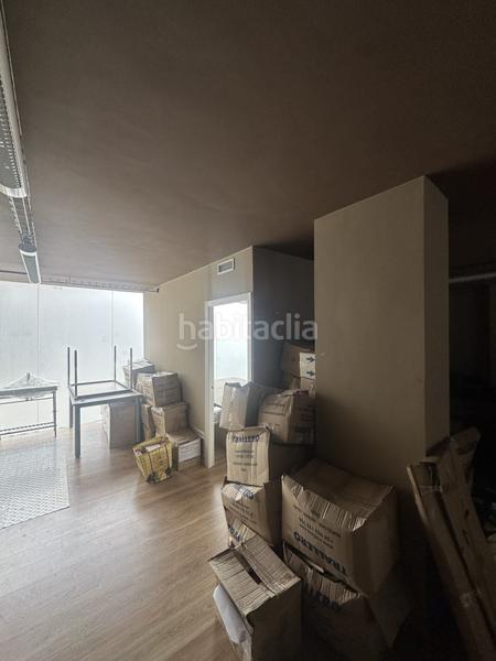 Foto a97549a6-18c6-4b5d-86ba-3e543bbafea7. Local comercial a ernest lluch 5 a Collblanc Hospitalet de Llobregat (L´)