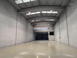 Rent Industrial building in Poligono almeda