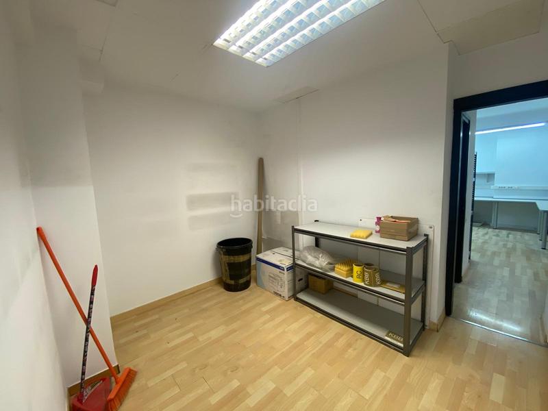 Foto e6e4e0ee-a19a-4497-b3d2-cbf60c3bc1e6. Alquiler local comercial en mistral 17 en Sant Antoni Barcelona