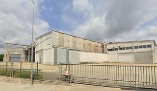 Rent Industrial building in La serra