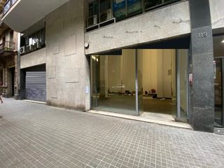 Business premise in De tamarit 119-125
