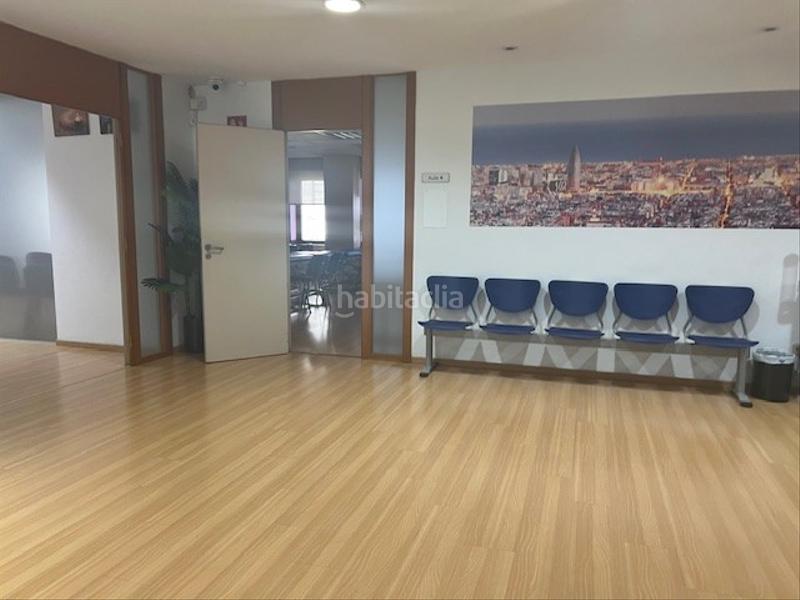 Foto 19f8c9be-2c95-4485-8a61-db3df4e7c2de. Local comercial a del comte de salvatierra 5-15 a Barcelona