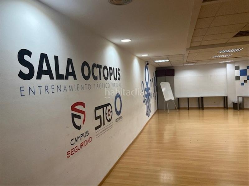 Foto 3c6ffaea-fe5f-4b80-802b-9fc6f5b9a09e. Local comercial a del comte de salvatierra 5-15 a Barcelona