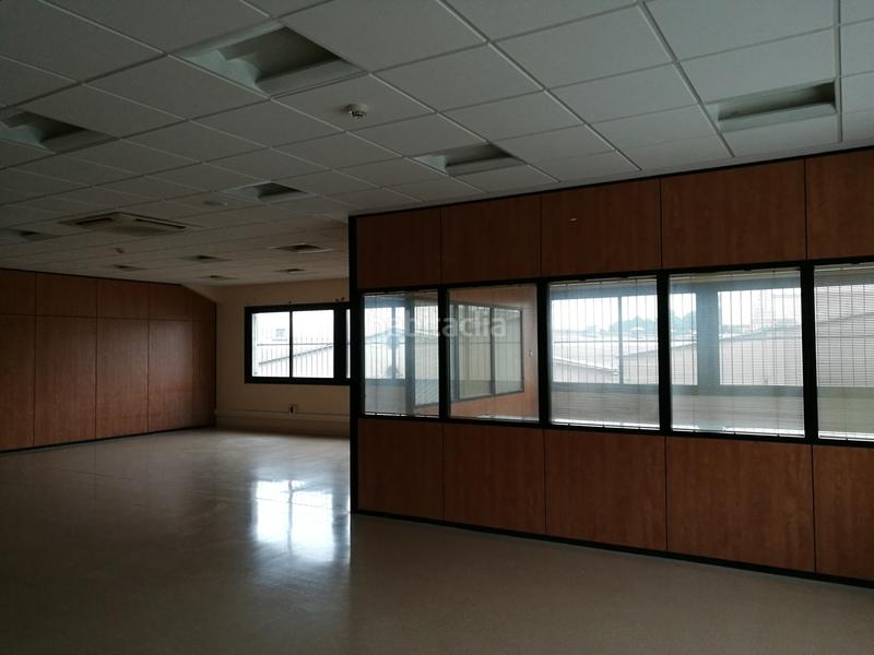 Foto 24c8a390-bb97-4087-bd21-f154d8cf80d8. Miete fabrikhalle in poligono fontsanta in Centre Sant Joan Despí