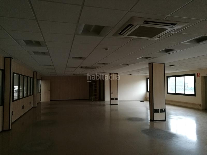 Foto 4cf7f934-16f4-4ba1-99c9-802874fbc974. Miete fabrikhalle in poligono fontsanta in Centre Sant Joan Despí