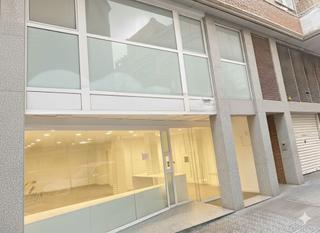 Lloguer Local Comercial a De teodora lamadrid 27