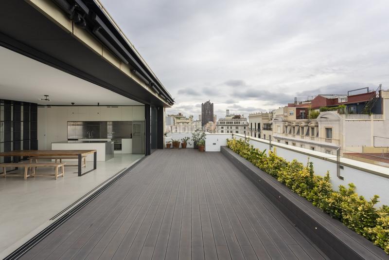 Foto 7ee1210f-ea72-44ce-b06a-3351a9010cc8. Rent office space in de roger de llúria 44 in Dreta de l´Eixample Barcelona