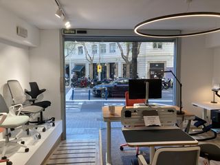 Local commercial à GRACIA 69