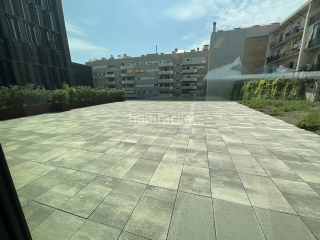 Foto df91a0b8-74d7-4ea4-bd32-20dcff3a2a46. Affitto edificio in pallars 190 in Poblenou Barcelona